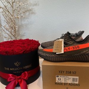 2023 Yeezy Boost 350 V2 Carbon Beluga/Steeple Grey/Solar Red HQ7045 Size 11.
